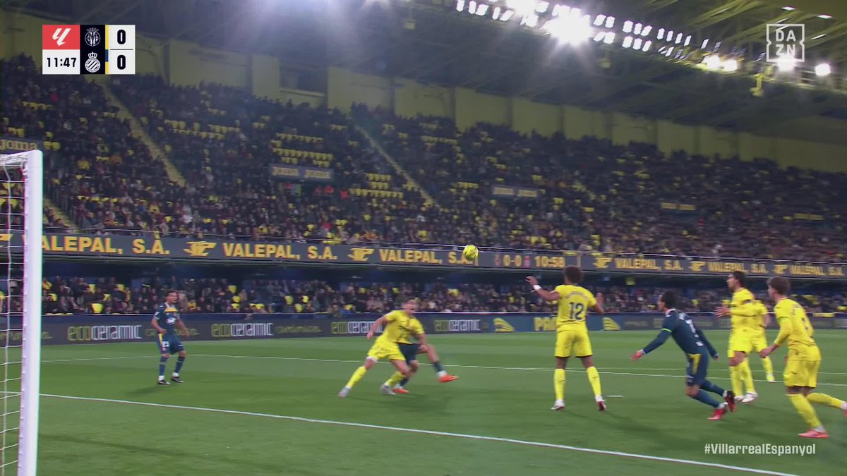 Gol anulado al RCD Espanyol por falta de Roberto Fernández sobre Sergi Cardona #LALIGAenDAZN ⚽️