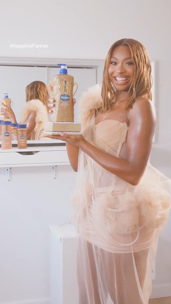 .Coco Jones is shining on the Grammys carpet ✨ using @vaselinebrand Cocoa Radiant Lotion (ad)