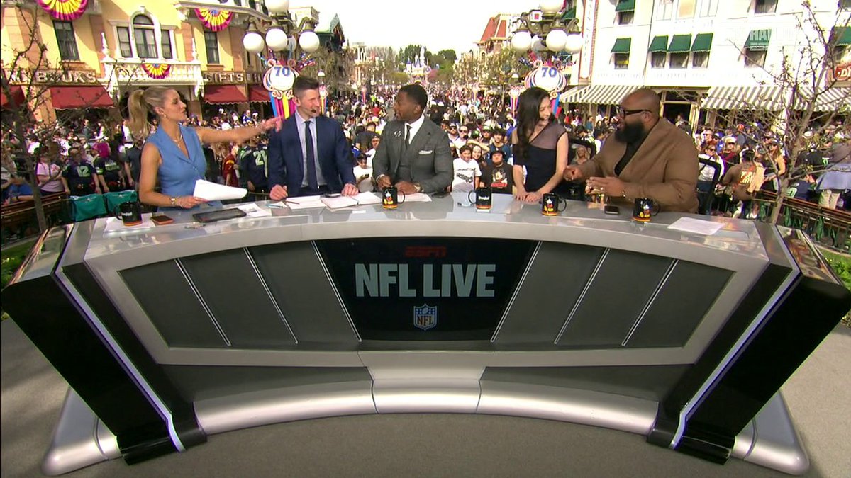 NFL LIVE IS POSTED UP AT DISNEYLAND 🔥 Seahawks fans SHOWED OUT in SoCal 😎