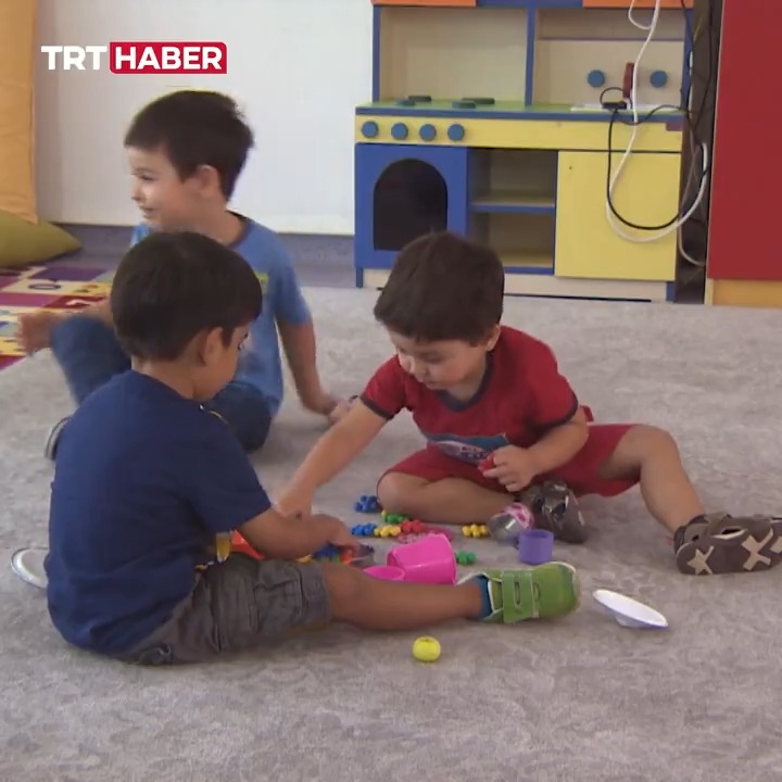 📱Dijital dünyadaki hız, çocukları sabırsızlaştırıyor mu? Aile ve Sosyal Hizmetler Bakanı Mahinur Özdemir Göktaş, sosyal medyanın çocukları daha dürtüsel ve sabırsız hale getirdiğine dikkat çekti. Peki, ebeveynler bu konuda ne düşünüyor? 👇