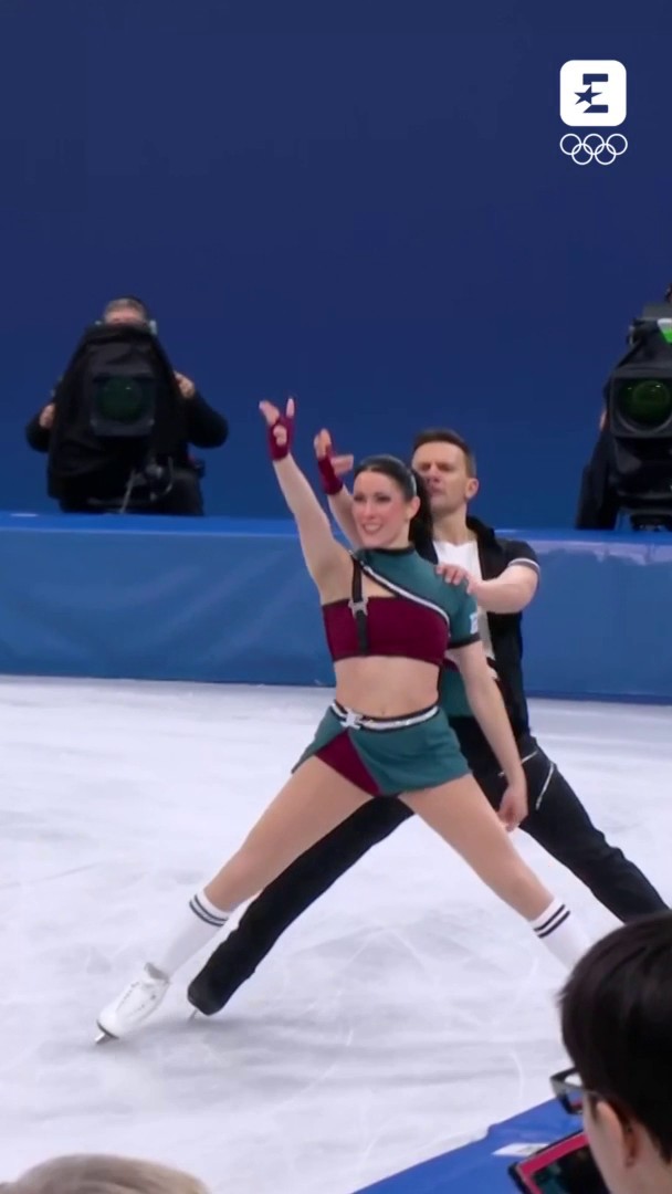 La coppia azzurra è in corsa per una seconda medaglia nel figure skating Guignard-Fabbri chiudono quinti dopo la rhythm dance, vicini al podio, lontani solamente di un paio di punti dal gradino più basso. Proveranno a giocarsi il tutto per tutto mercoledì 11 febbraio