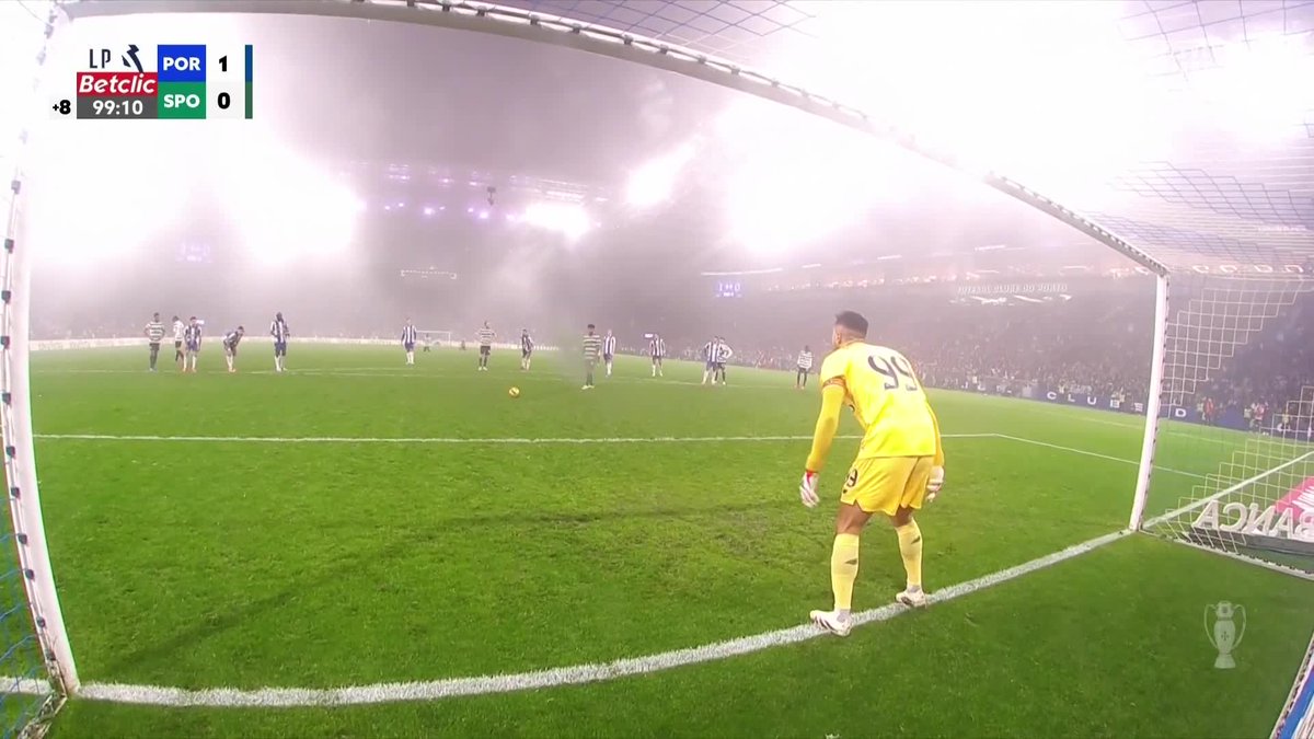 ð€¯ ððððððððððð! â±ïž W 100. minucie Sporting wyrównuje w Porto! Prawdziwy thriller na sam koniec meczu ð±ð¥ ð€ Remis i status quo w tabeli zostaje zachowany! ðâœ#PortuGOL