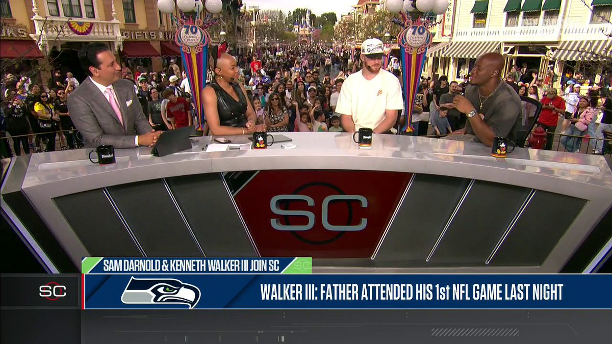 “My pops just don’t like crowds and everything, but he knew this was a big game. So he came out, and I’m glad he came.” ❤️ Kenneth Walker III’s dad attended his first NFL game and watched his son earn Super Bowl MVP 🥹
