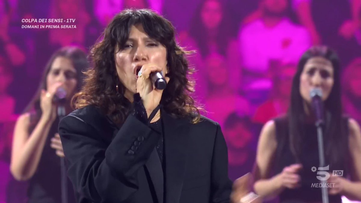 Elisa in "Insieme a te non ci sto più" e Caterina Caselli che la ascolta emozionata 🥹 #Taratata ci fa bene al cuore ♥️