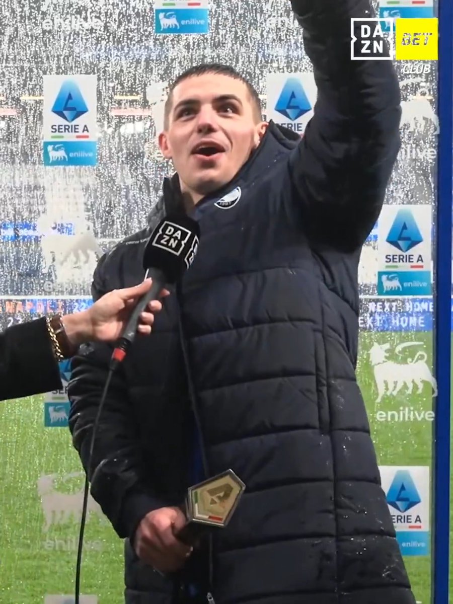 #Krstovic in versione bravo papà ❤️ #AtalantaCremonese #DAZNBetClub