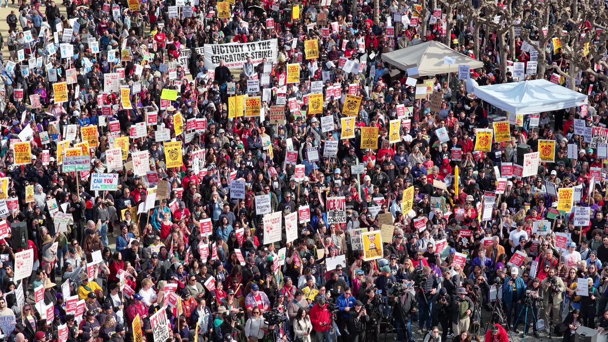San Francisco’s first public school teachers strike in 47 years started today with picket lines across the city and a rally at Civic Center. Schools will remain closed on Tuesday. Read live updates: 📝: Ezra Wallach, max hc, George Kelly allaboutgeorge @ sfba.social & bsky