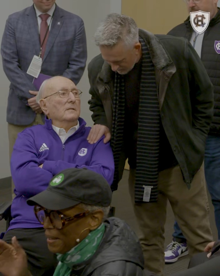 We were grateful to have Bill Simmons '92 join us on Saturday for Winter Homecoming and our Bob Cousy '50 Court Dedication! He led a fireside chat with Cousy, and cheered on Holy Cross Men's Basketball in a comeback victory. Bill Simmons | #GoCrossGo