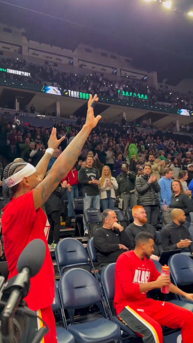 Nickeil received a standing ovation in his return to Minnesota ❤️