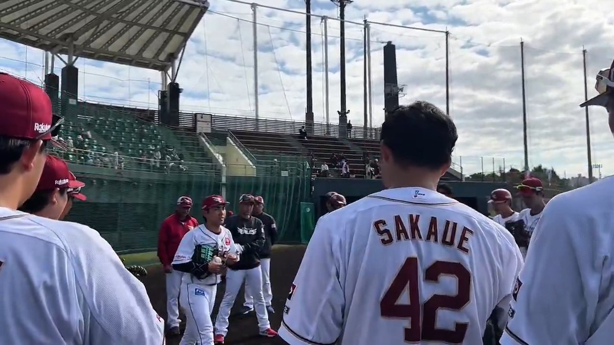 声出しは #小森航大郎 選手📣 元気にキャッチボールスタートです！ #タイヤはフジスプリングキャンプ2026 #RakutenEagles #強鷲革新