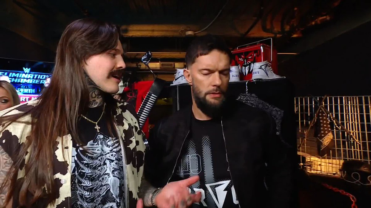 Dominik: I get it, everyone’s kinda talking about Punk and Roman at Mania, but I think your window is closed. Finn Bálor: I’m tired of being an afterthought. I thought we were supposed to be family. FINN BÁLOR WASN’T HAPPY WITH DOM 👀 #WWERaw