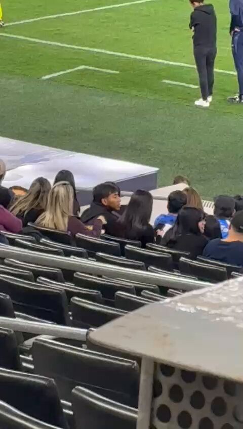 ¿El "Chicha" viendo a las Rayadas?