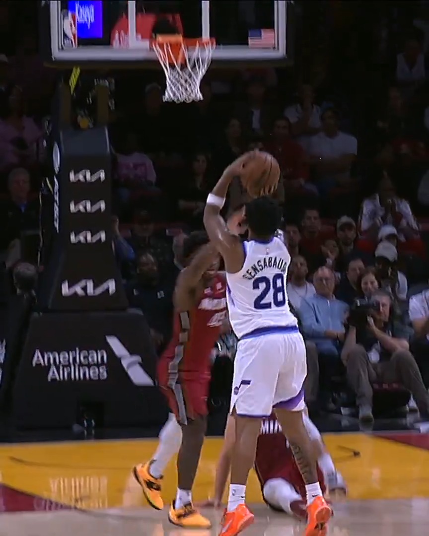 Please watch Sensabaugh's arm as he clearly pushes off on Jaquez on the game-winner. Unreal.