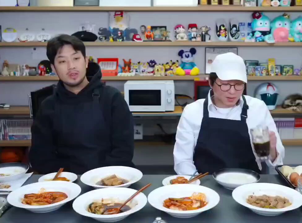 ㅅㅂ 30분동안 요리 다 못해서 침착맨 노래 4분동안 듣는 벌칙 받는데 최강록 추임새 개찰지게 넣음 내향인 학대인줄 알았는데 내향인도 같이 즐기고 있었던