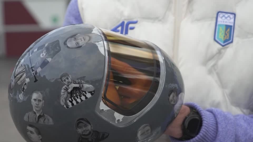 ウクライナ戦争で亡くなった選手の写真をあしらったヘルメットを着用した同国代表の五輪選手が、大会規則に違反するとしてIOCから警告を受けた。