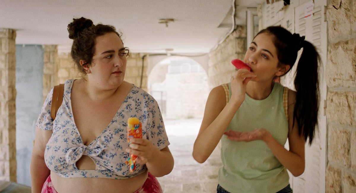 טריילר חדש ל"כי את מכוערת", סרט הביכורים המסקרן של הבמאית שרון אנגלהארט שזכה בשני פרסי אופיר. מככבים כאן ריקי רייף סיני ואורי אבינועם (שזכתה בפרס לשחקנית המשנה), וגם יעל אבקסיס, יוסי מרשק ובן סולטן. בקולנוע מה-12.3