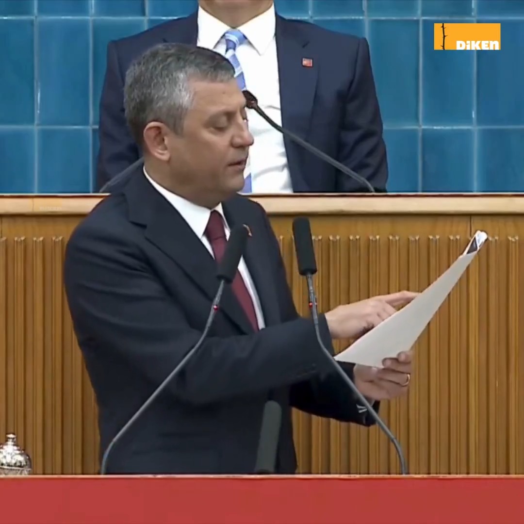 CHP Genel Başkanı Özgür Özel, CHP’den istifa eden Keçiören Belediye Başkanı Mesut Özarslan’a yolladığı mesajları savundu: “Kişilik tespitine yöneliktir. Aileye yönelik bir kastım varsa Allah cezamı versin.” Özel, Özarslan’a gönderdiği mesajları okudu