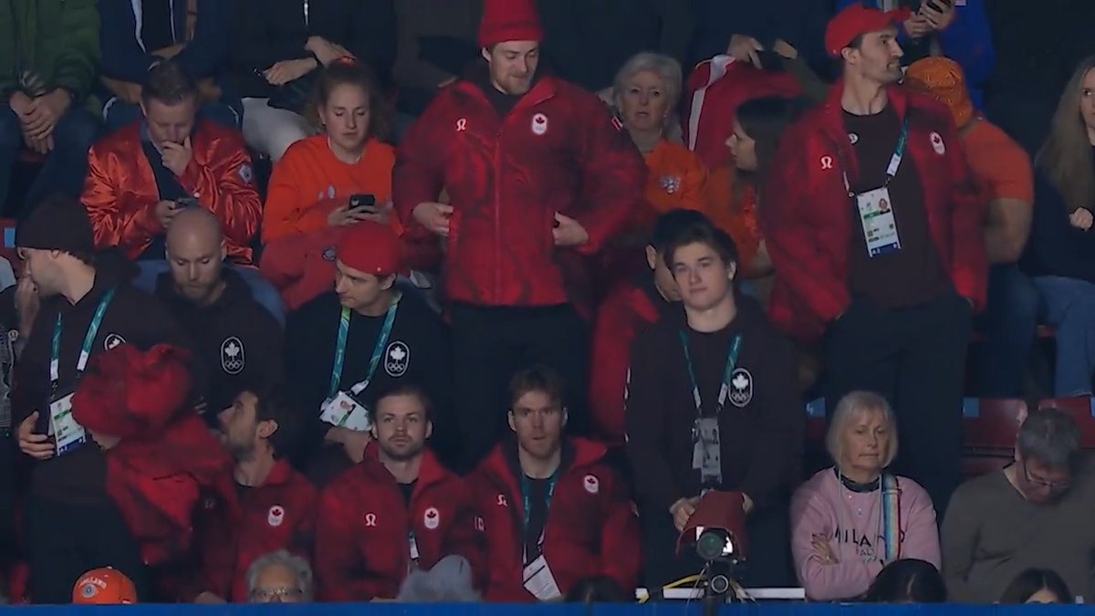 The Canadian men's hockey team has arrived to watch short track speed skating at #MilanoCortina2026 🇨🇦 Speed Skating Canada | Patinage de Vitesse Canada Hockey Canada