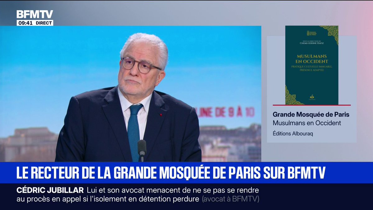 Jamais mis mon pied dans un lavabo à l'aéroport, jamais croisé un musulman faire ça, et j'ai des dizaines milliers de miles Air France. Il roule pour l'extrême droite avec ses propos populistes et généralisant? Mosquée de Paris en compétition avec Drancy?