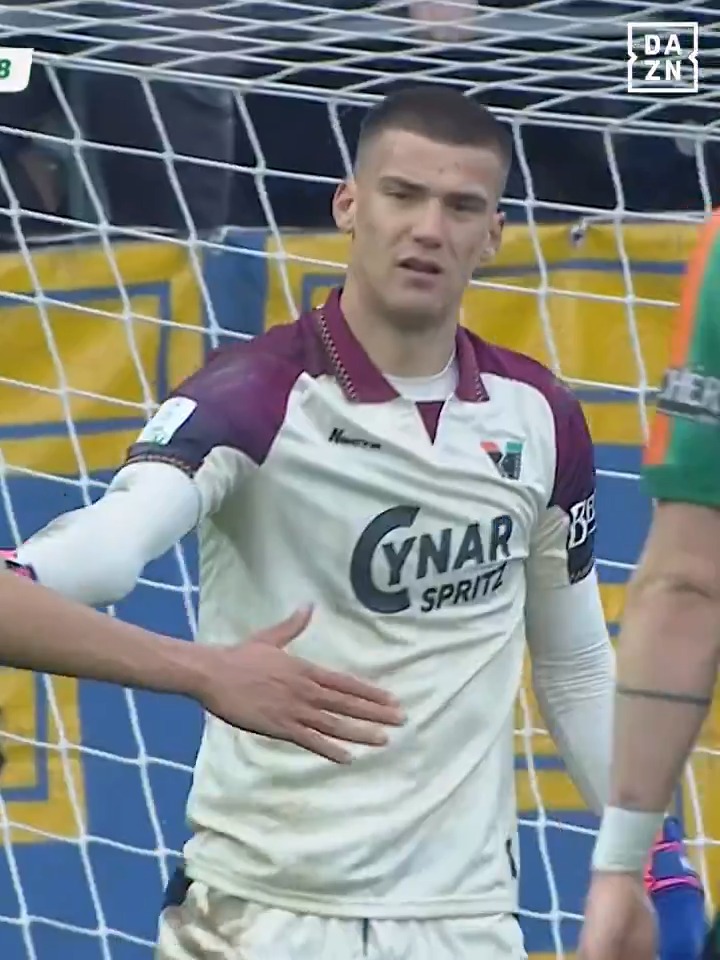 Stankovic 𝐃 𝐄 𝐂 𝐈 𝐒 𝐈 𝐕 𝐎 🧤 Il portiere del Venezia è 𝒔𝒖𝒑𝒆𝒓 nel big match contro il Frosinone 🧱 #FrosinoneVenezia #SerieBKT #DAZN