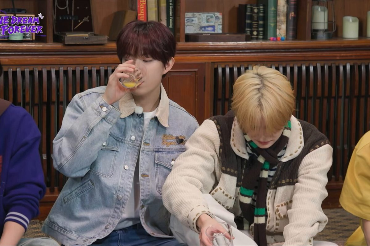 *trying out a drink 🥤* 🥀 this is okay tho? 🦁 woww >__< 🥀 hyung give me some more 🦁 ah really? i'll give it to someone who’s thirsty 🥀 *singing his line from formula* 🦁 for the members skin! ✨ 🦁 >__< *too sour*