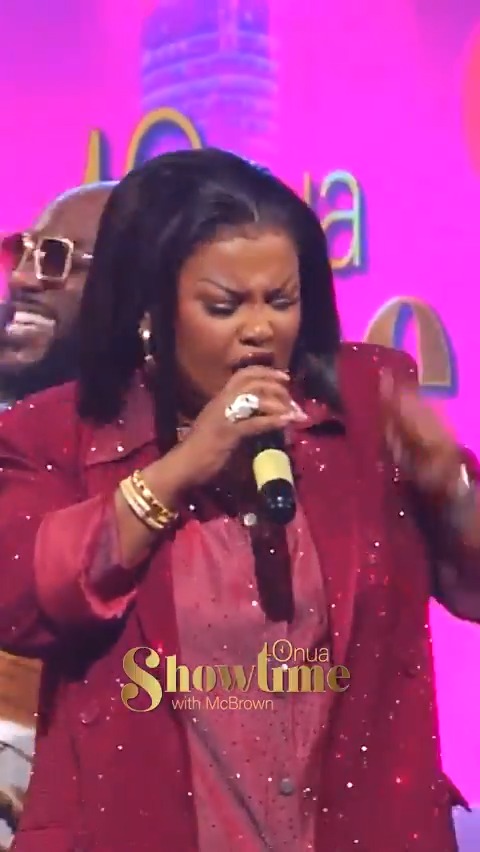 Her Excellency Nana Ama McBrown grabbed the mic to sing THE TORCHER 's verse on Kwabena Kwabena's Aso remix 🎙️🔥💯 #MGCC #TV3GH