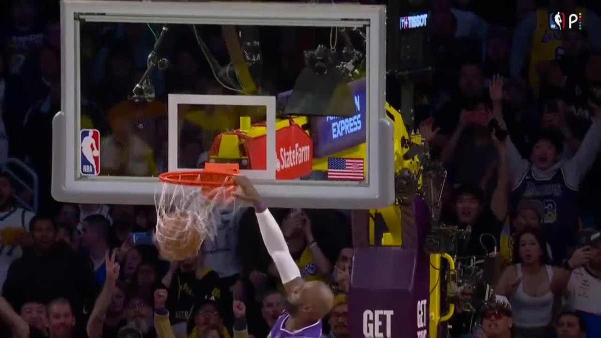 NO TE RETIRES NUNCA 🙏🏻 Tendrá 500 años y seguirá siendo el LeBron James de siempre 🔥🔥🔥 #NBAxDAZN 🏀🇺🇸