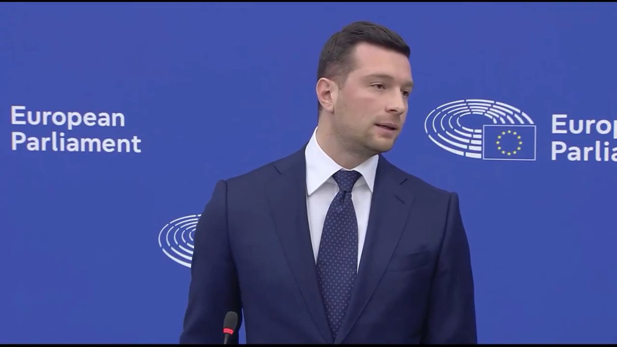 Schengen doit redevenir un projet européen : la libre circulation devrait être réservée aux seuls citoyens de l'Union européenne. Un titre de séjour accordé à un ressortissant extra-européen ne devrait pas permettre de circuler librement dans l'espace Schengen.