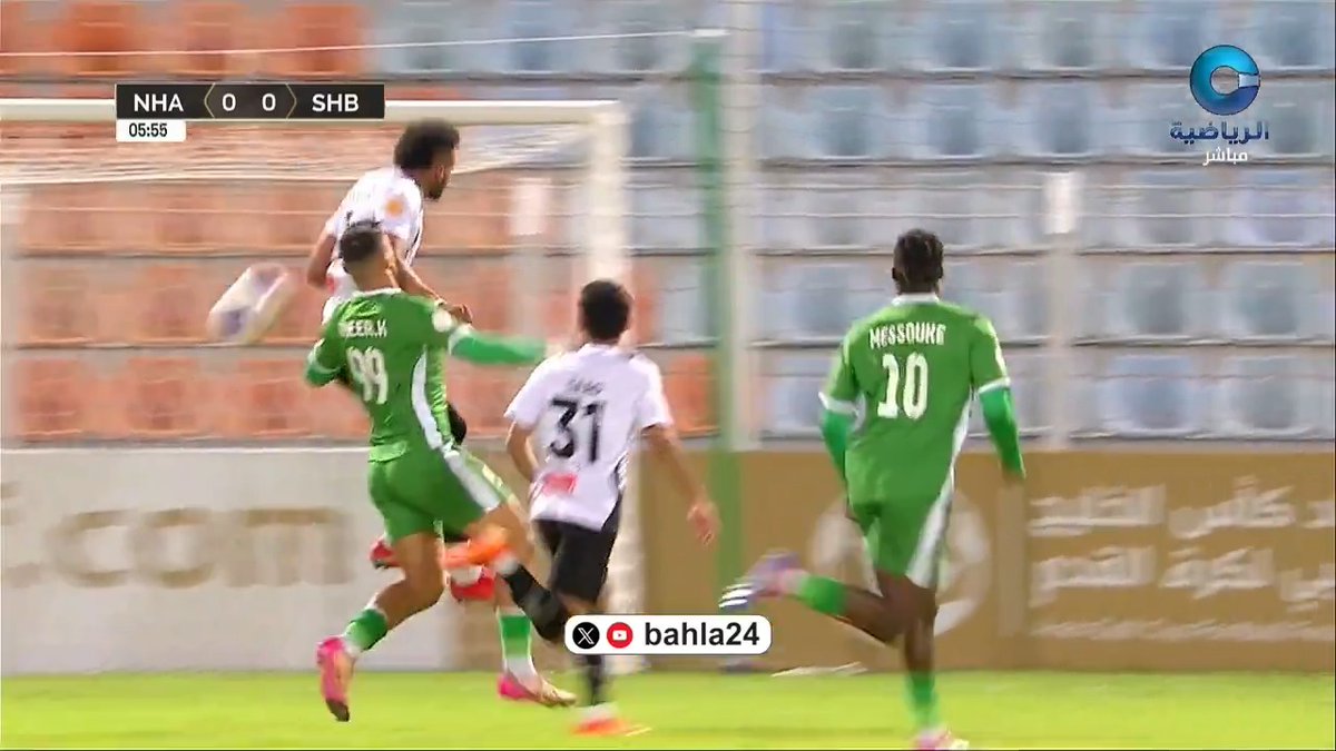 |🎦||🎦| 🎥 لقطة لاعب الشباب السعودي علي البليهي مع لاعب النهضة العماني أمير علاء bahla24 🎦||🎦| #النهضة_الشباب | #الشباب_النهضة #دوري_أبطال_الخليج_للأندية