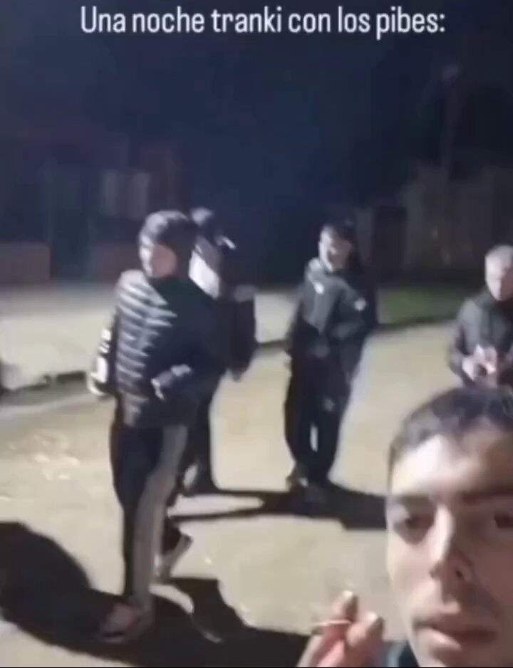 El que venia caminando de frente:💀