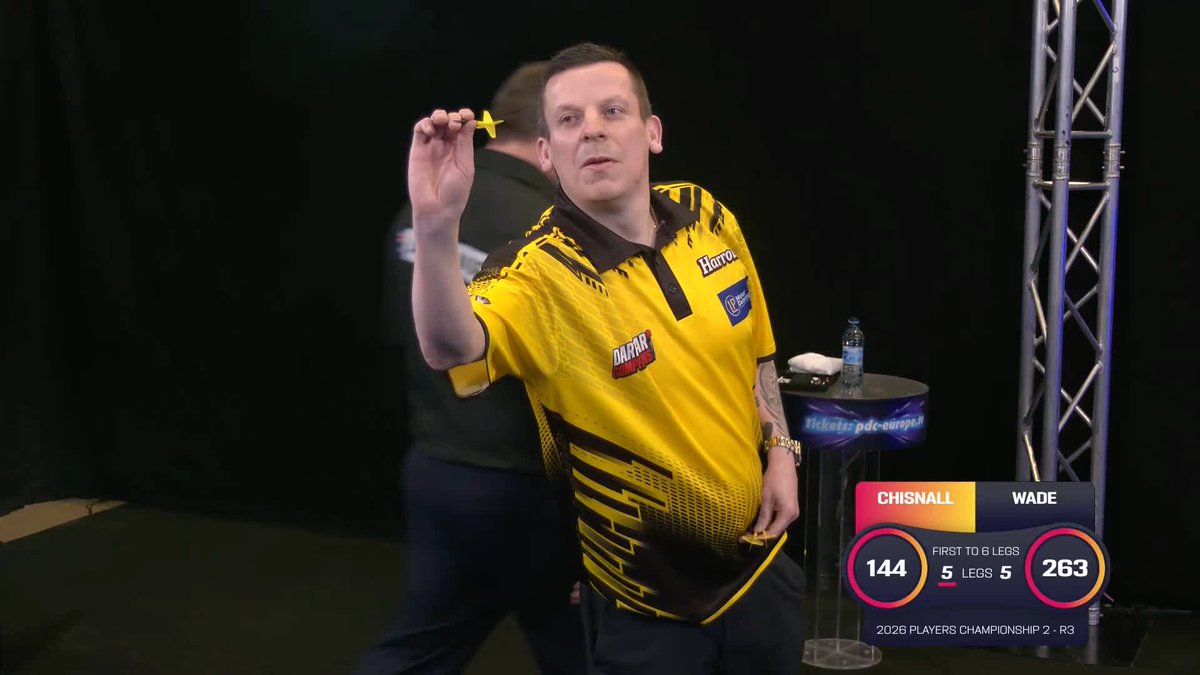 CHIZZY DUMPS OUT WADE! Dave Chisnall keeps his strong record against James Wade intact, defeating yesterday's PC1 champion in a last-leg decider! 📺 #PC2
