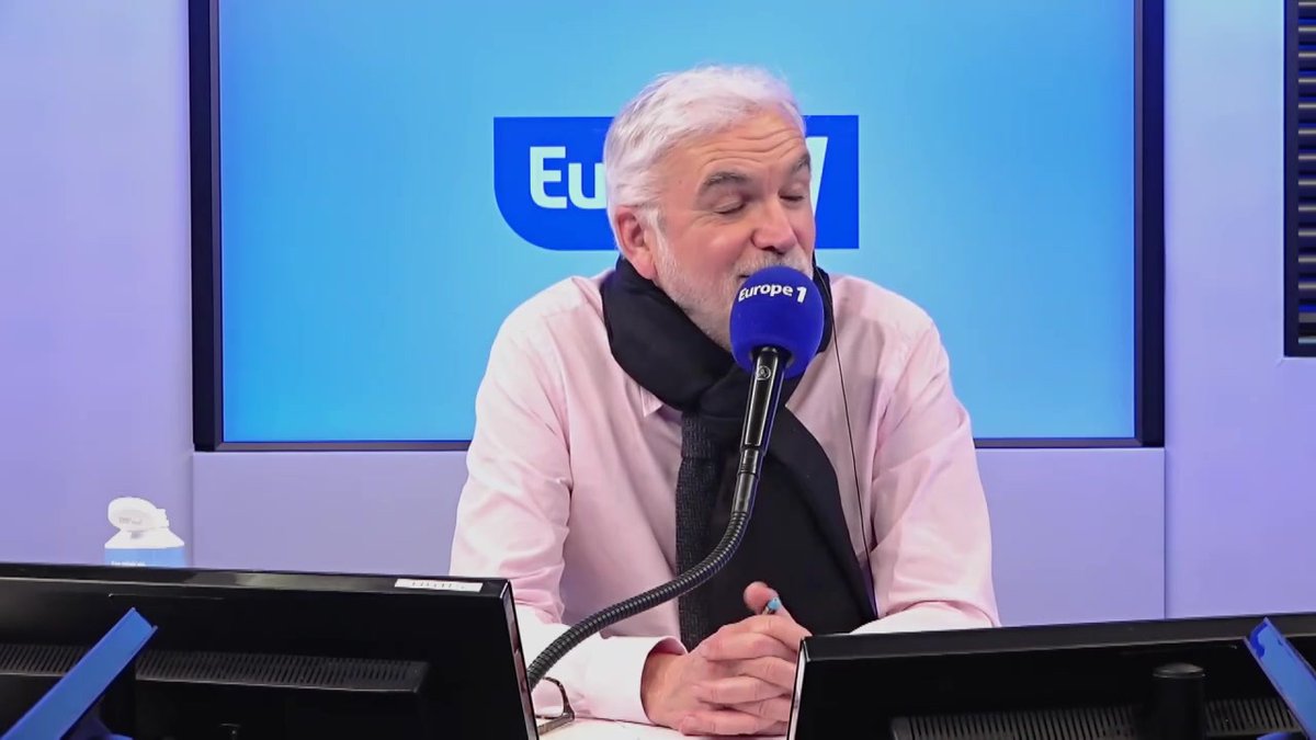 Mariage de Georges Fenech "On aime bien faire des petits dîners ensemble, j'ai fait une omelette hier sauf qu'elle a beaucoup ri sur ma façon de faire..." Georges FENECH parle de sa nouvelle vie de couple, dans #PascalPraudEtVous sur #Europe1