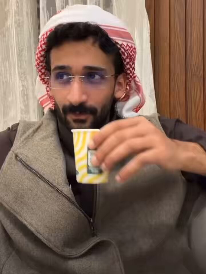 " لا تحندر فيني " 😭😭😭 الصورة من سناب سعد و الكواليس من بث سلطان : ههههههههههههههههههه🫱🏻‍🫲🏼اجحدوها مبدئيًا