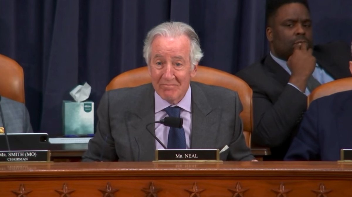 Surprise! None of the witnesses invited by Republicans to testify on the dangers of foreign money in American politics know if Trump accepting a massive gift from a foreign government is a problem 🤦 Our co-president Robert Weissman had to explain it to them: