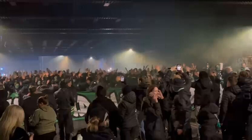 🎥 Hearts v Hibs: Hibernian fans heading to Tynecastle for the Scottish Premiership Edinburgh derby #heartsfc #hibernianfc #scottishpremiershp