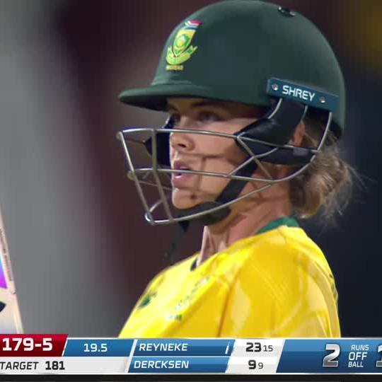 A debut to remember for Kayla Reyneke 😲🔥 She sends it flying to seal the victory for the Proteas Women 🇿🇦 #SAvPAK | #SSCricket