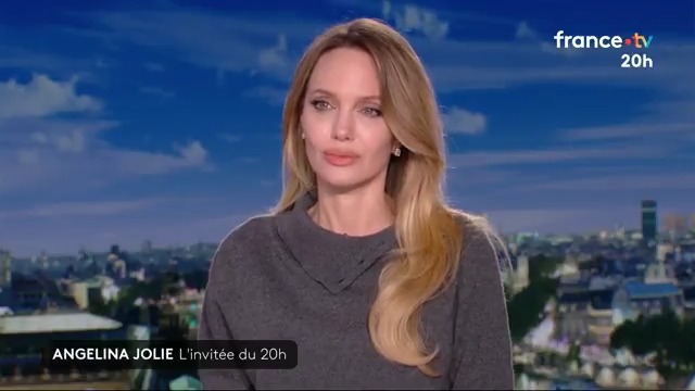 ⭐️🎬 "Le cancer était devenu l'identité de ma mère" Double ablation préventive des seins, décès de sa mère... Angelina Jolie revient sur son histoire douloureuse avec la maladie. #JT20h