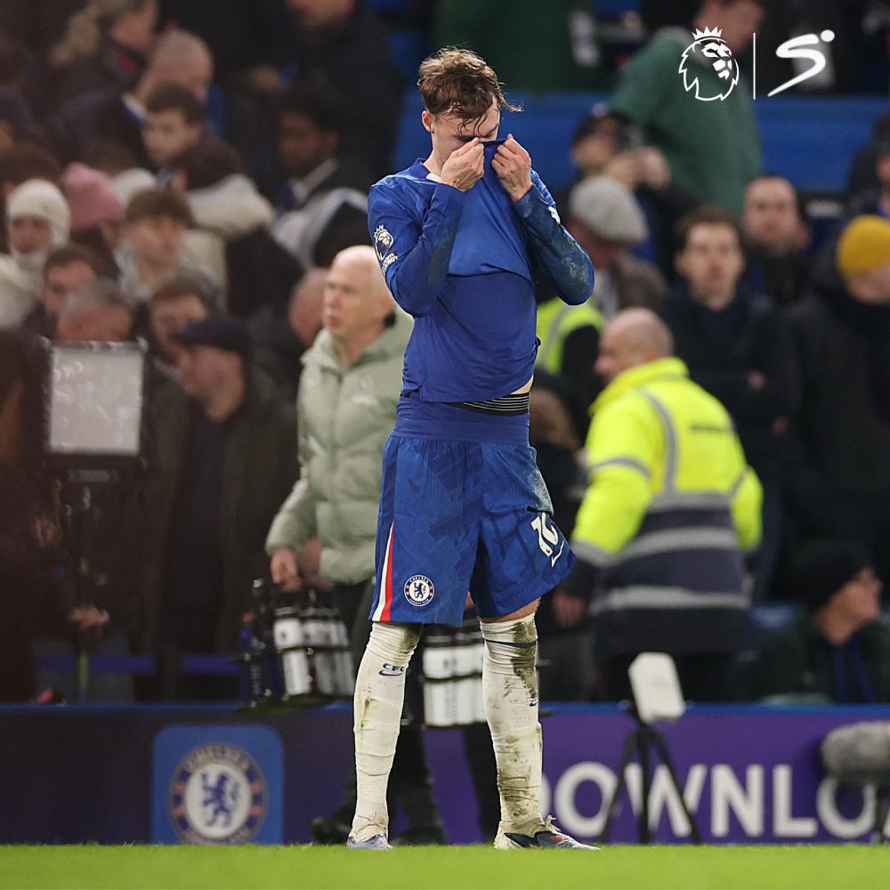 No one at Stamford Bridge can believe it 🤯 Cole Palmer misses a stoppage-time chance to give Chelsea the win.