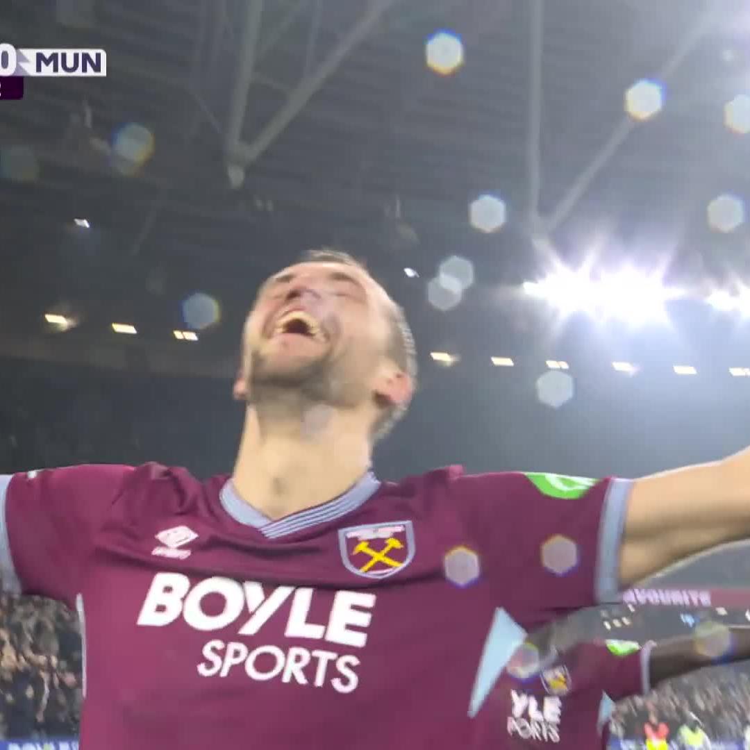 Po této trefě do sítě United se stal Tomáš Souček prvním českým hráčem v historii, který v Premier League nastřílel 39 gólů.🎩👏 39 Souček 38 Berger 28 Baroš