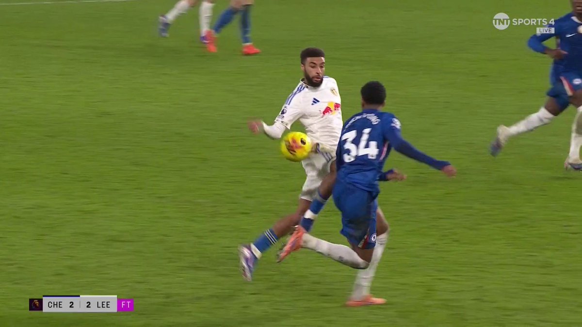 "We both said at the time 'that's handball'" Joe Cole and Joe Hart take a look at the potential handball in the build-up to Leeds' equaliser... 📺 TNT Sports &amp; discovery+ UK