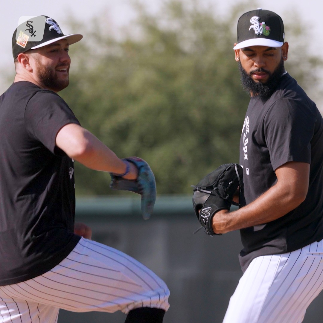 Pitchers & catchers: officially reported 🤝