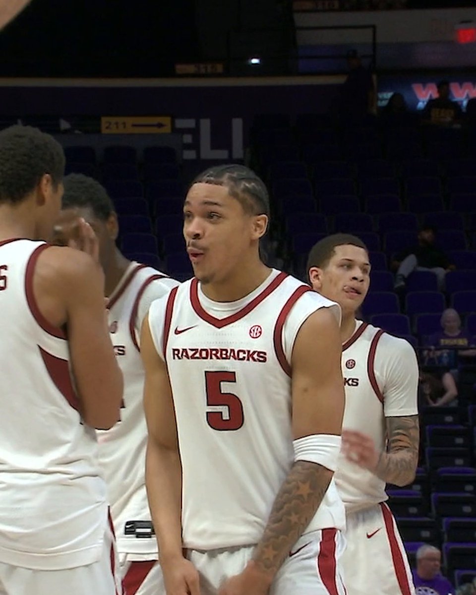 They played rock, paper, scissors to see who would shoot the free throw 😂🤣 Arkansas Men’s Basketball 🐗