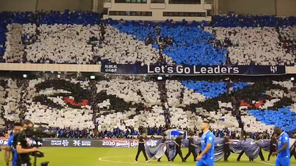 ازعجونا بتيفو الاتحاد أمامكم أعظم تيفو حصل في عهد الصندوق وفي ديربي 1 ديسمبر الشهير التاريخي💙