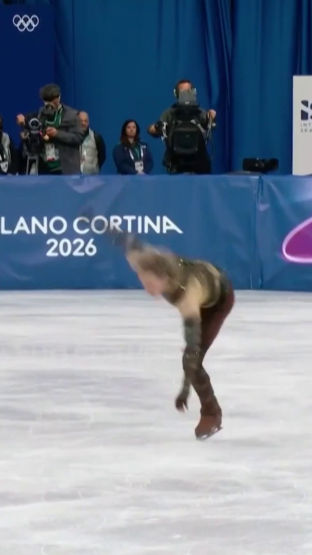 The iconic backflip 😍 Ilia Malinin didn’t disappoint in his short programme 😳