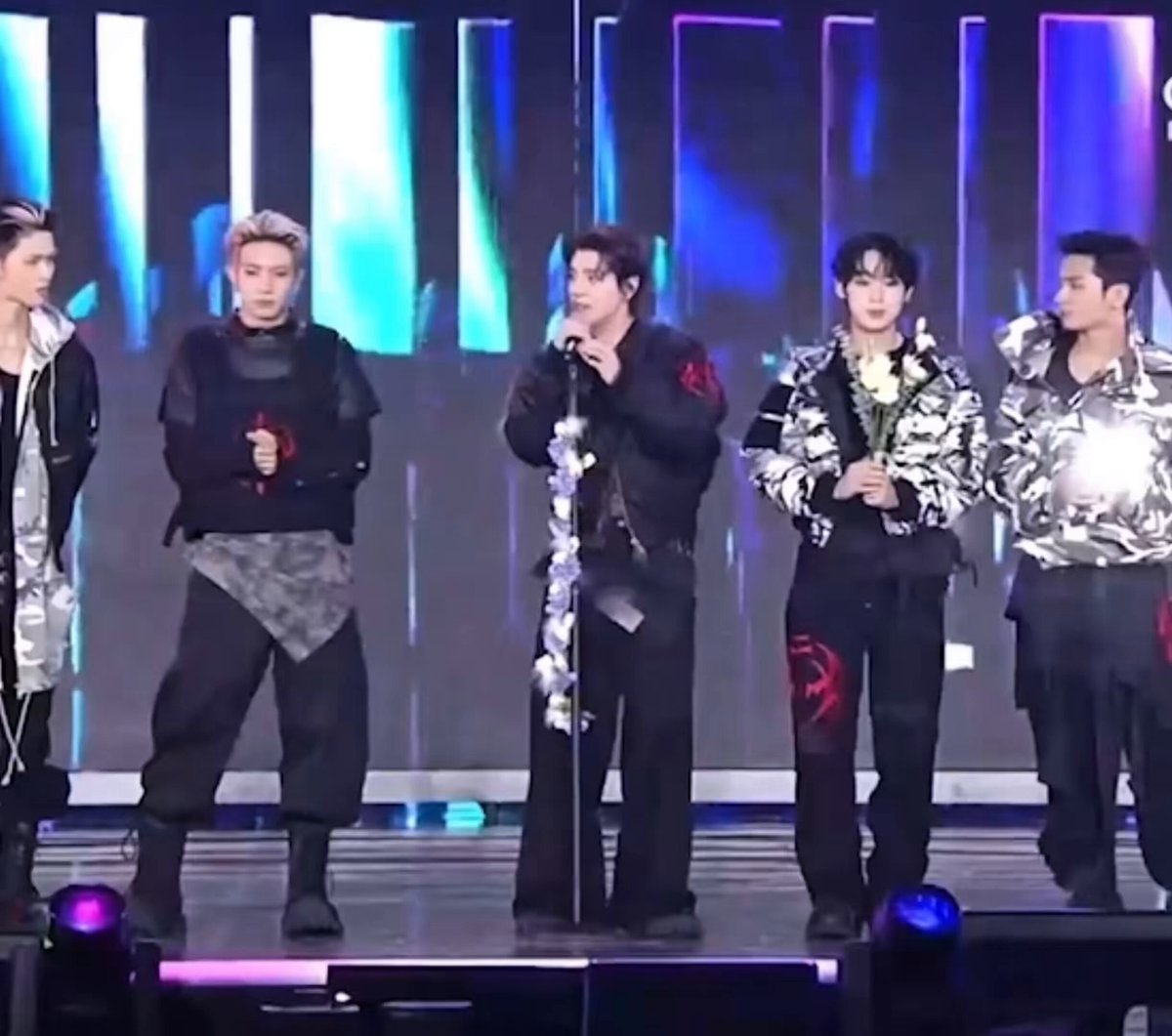 🦮: even though sunghoonie couldn’t make it here due to his schedule, he’s watching too. He even says thank you as well. Also happy new year, and since the weather has been really cold lately, stay healthy, dress warmly, and be careful not to catch a cold. Thank you everyone. JAKE🥹