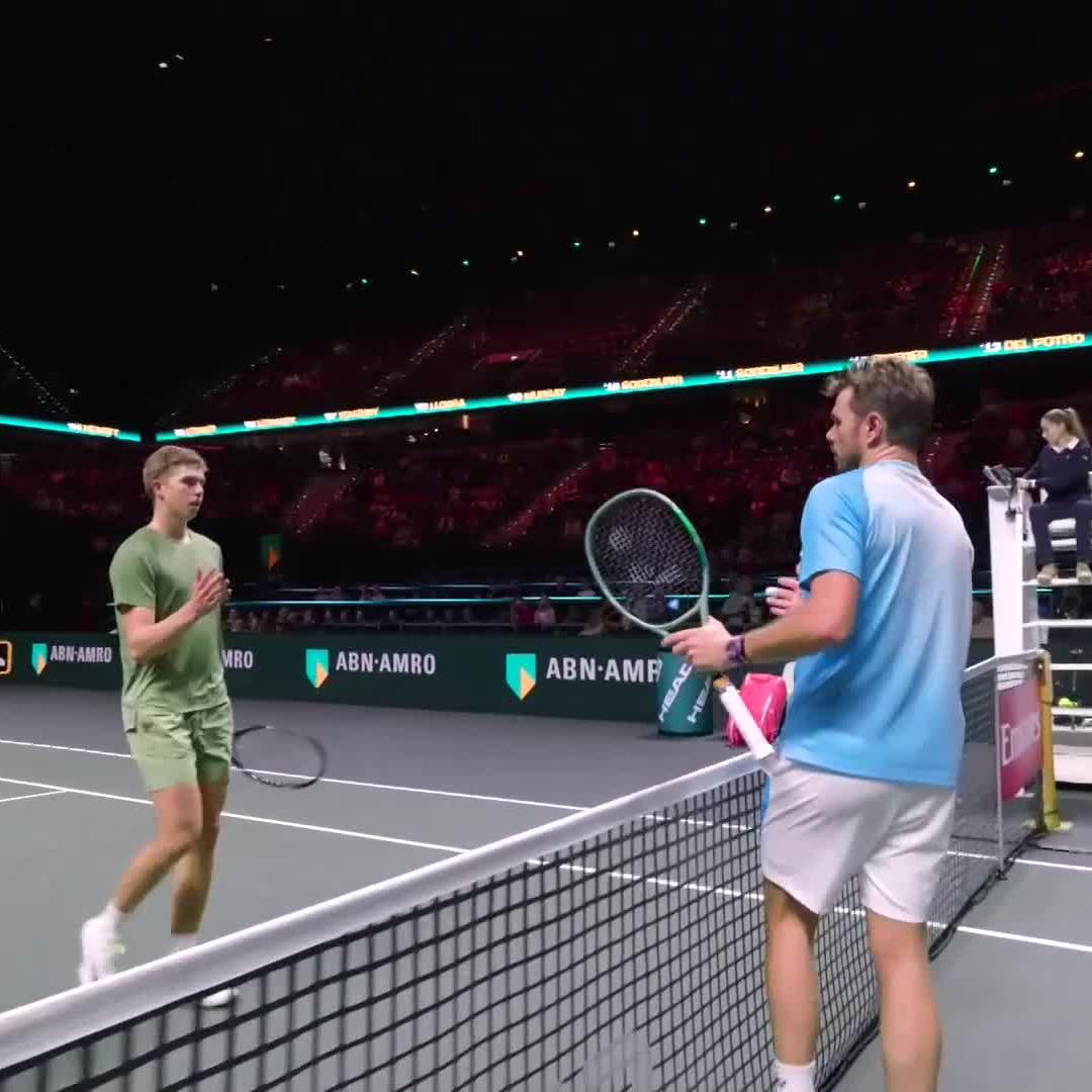 Wawrinka, de casi 41 años, ha derrotado hoy a Boogard, de 17. No es que pudiera ser su padre, sino que casi podría ser su abuelo 👴🏻 Tremendo lo de Stan!!