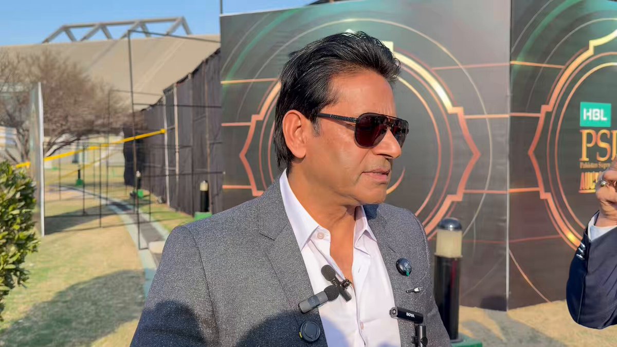 Selector Aqib Javed gave shutup call to India on Handshake issue India Apni Harkto ko theek rakhy,,, #PAKvIND #INDvsPAK #PakistanCricket