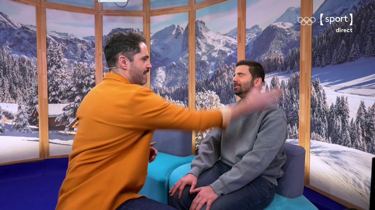 ❄️ #MilanoCortina2026 | 😂 Rivenzi et Aymeric mettent la technologie à l’honneur sur le plateau ✨ et Aymeric… l’hologramme le plus réel que vous ne verrez jamais ! 📺 Suivez les JO en direct sur la chaîne sport de France Télévisions :
