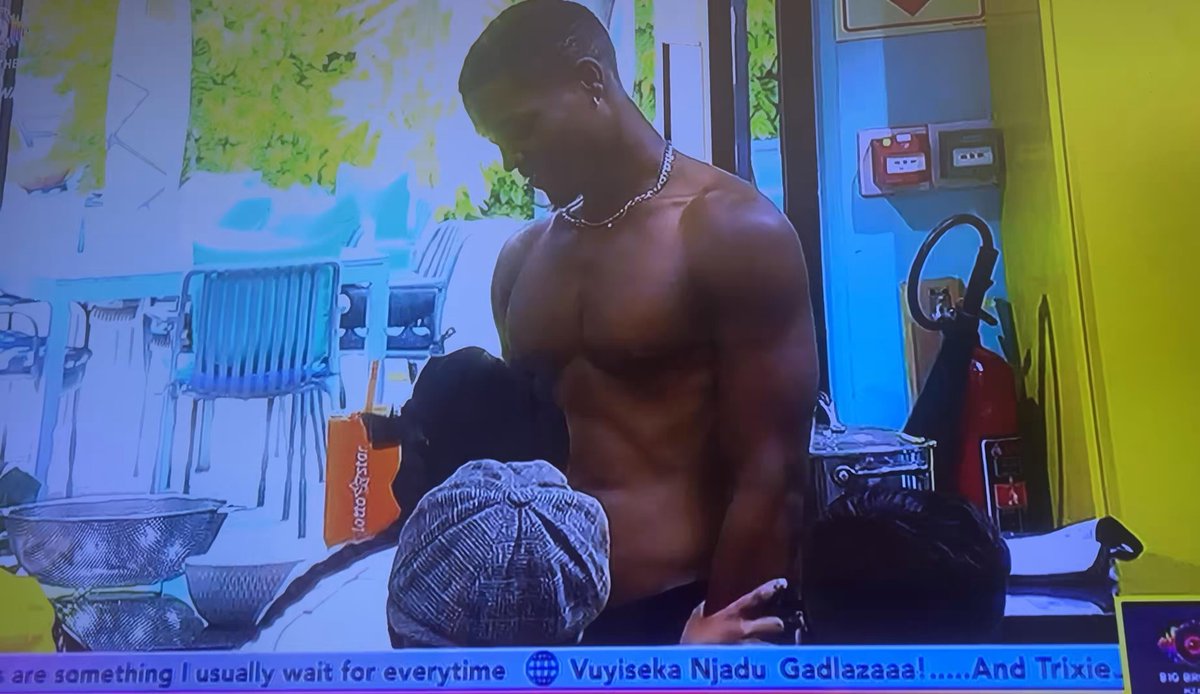 Liema licking Tumi’s abs 😭😂😂 Yho Buble is probably crying #BBMzansi #BBMzansiS6