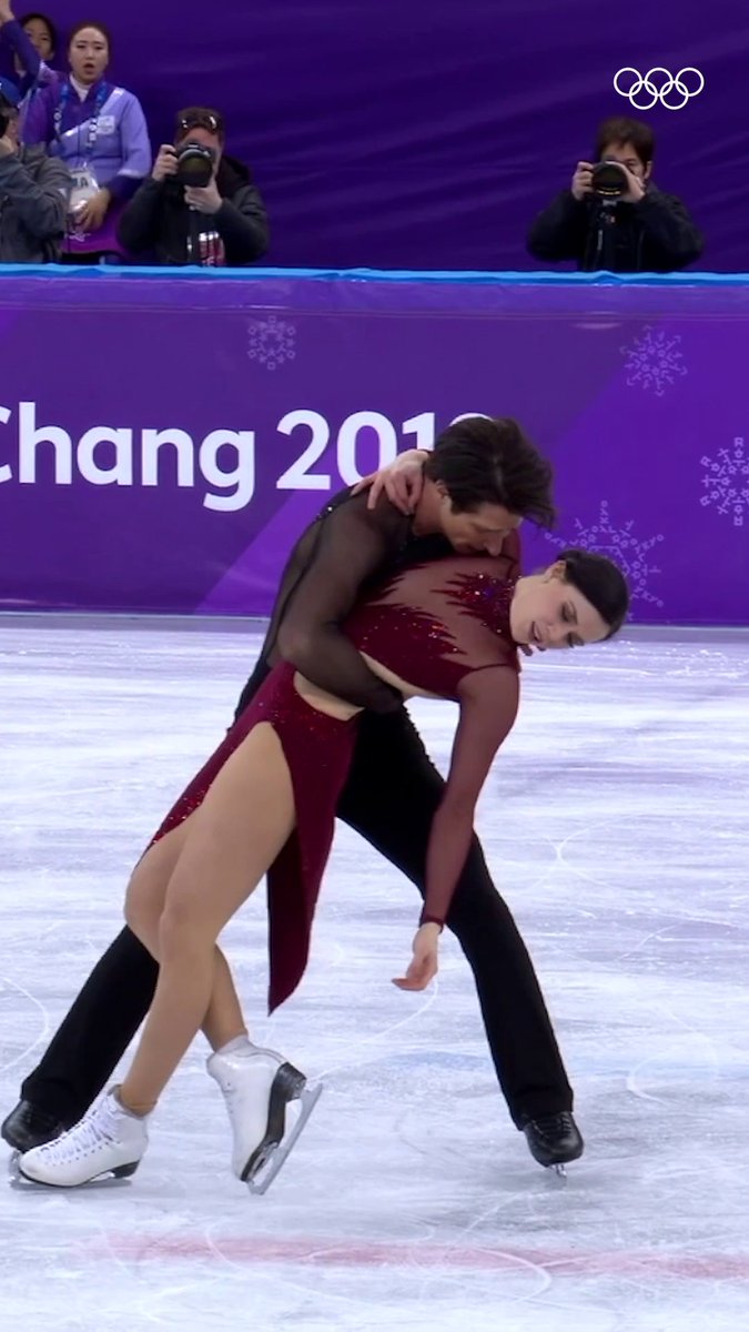 Hoy conoceremos a los medallistas de la Danza sobre Hielo... ⛸️ Y aprovechamos para recordar este icónico momento, el oro de #PyeongChang2018 con los canadienses Tessa Virtue y Scott Moir. 🇨🇦🥇 #JuegosOlimpicos #MilanoCortina2026.