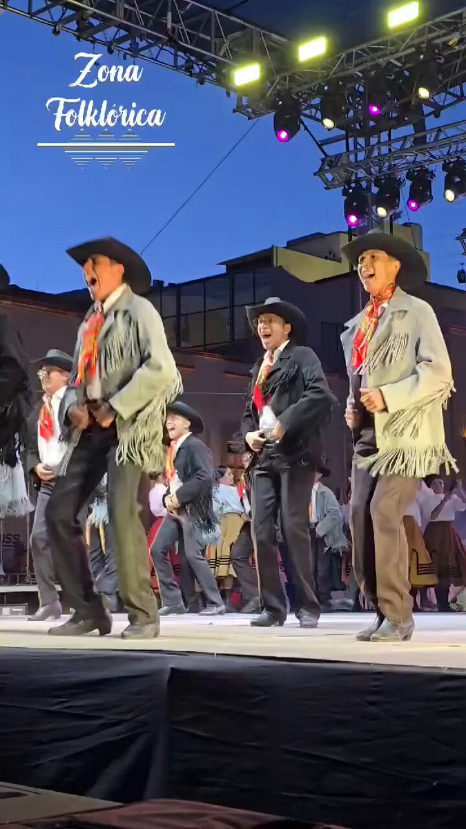 Los argentinos se van ir de nalgas cuando se enteren que hay gente que así se viste en Monterrey, Nuevo Leon y además el folklore de nuestro estado es con Polkas y Chotis que vienen precisamente de Europa.